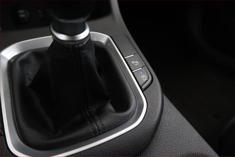 Hyundai i30 (2018) 1.6 CRDi, ČR,1.maj, Serv.kniha - fotka 16 z 18