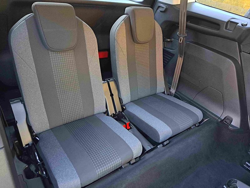 Peugeot 5008 (2019) 1,2 PT EAT8 18ALU PDC NAVI - fotka 11 z 20