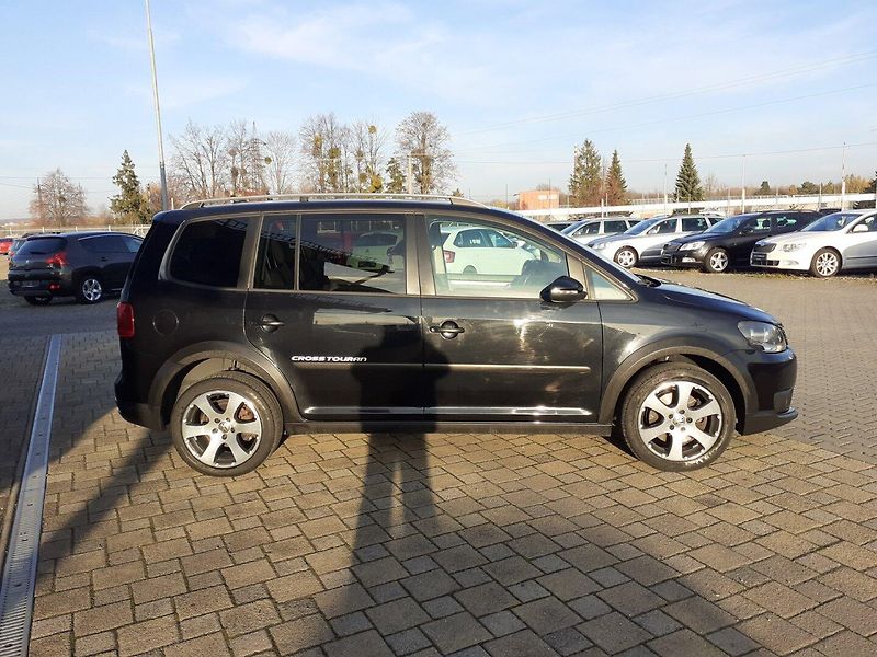 Volkswagen Touran (2011) 2.0 TDi CROSS - fotka 3 z 34