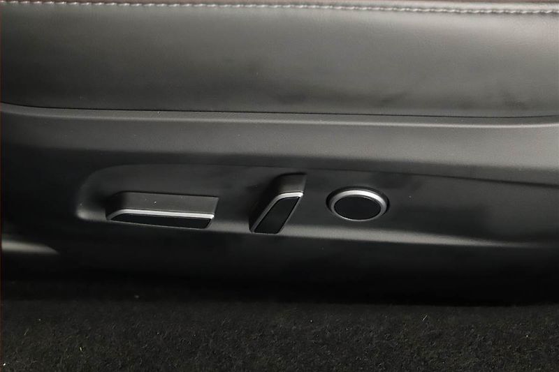 Tesla Model 3 (2024) Standard Range LFP, SoH 96% - fotka 11 z 19