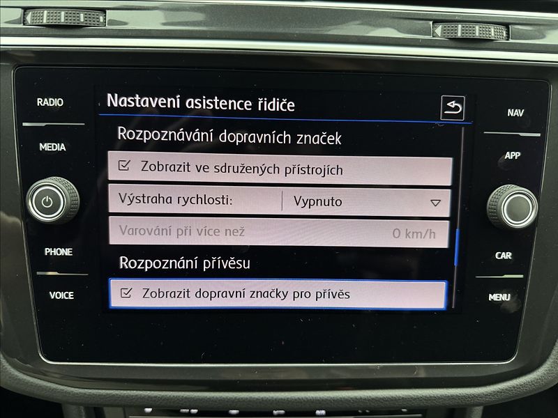 Volkswagen Tiguan 1,5 TSi DSG HUD KAMERA TAŽNÉ - fotka 22 z 50