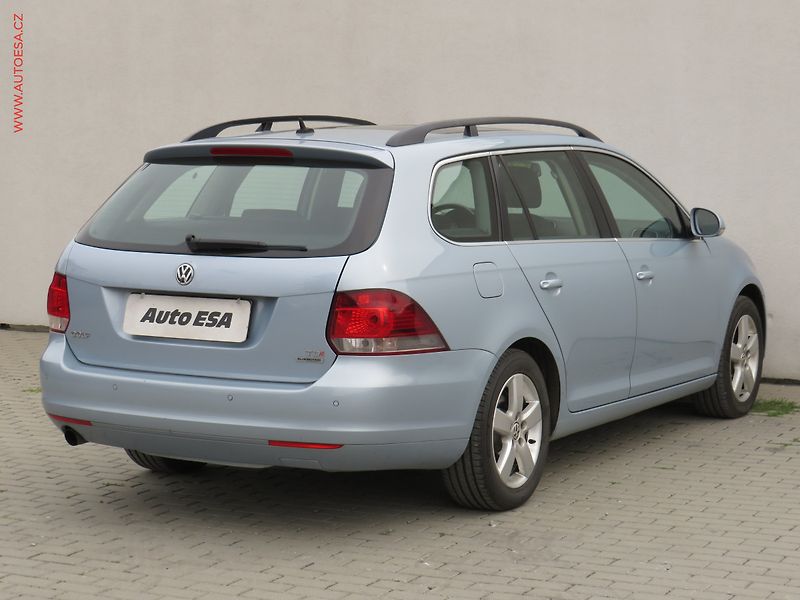Volkswagen Golf (2011) 1.6 TDi, Panor, výhřev sed - fotka 4 z 19
