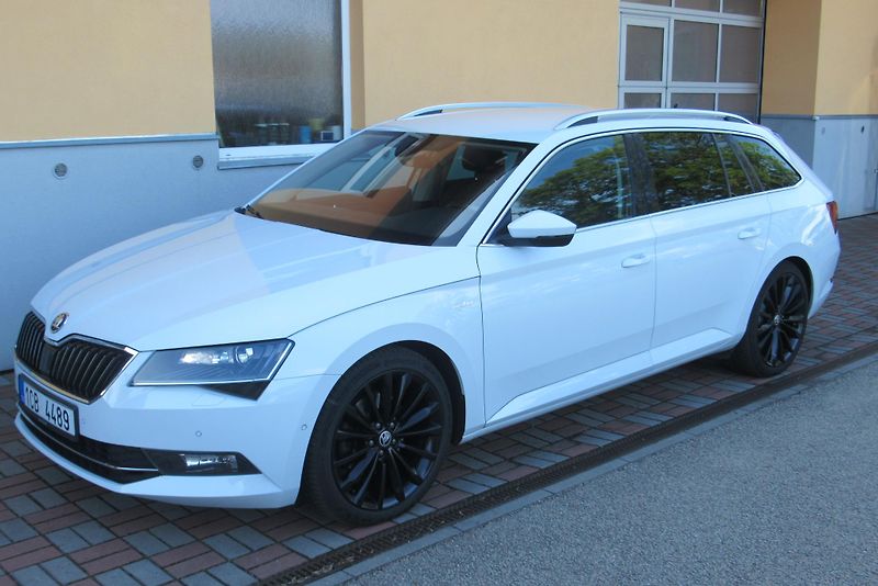 Škoda Superb 2.0 TDI DSG L&K TAŽNÉ - fotka 4 z 41