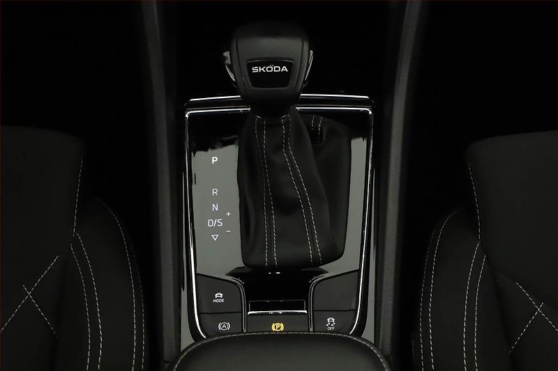 Škoda Karoq (2025) 1.5 TSI, SPORTLINE, AUTOMAT - fotka 13 z 21