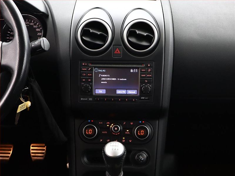 Nissan Qashqai (2013) 1.5 dCi, 7 míst, Navi - fotka 10 z 17