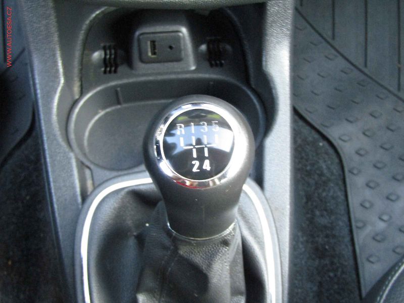 Opel Corsa (2014) 1.2i, ČR, Active, AC - fotka 19 z 21