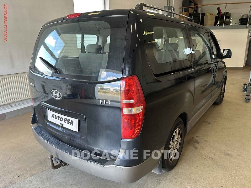 Hyundai H 1 (2012) 2.5CRDI 8míst, ČR, AC, TZ - fotka 2 z 3