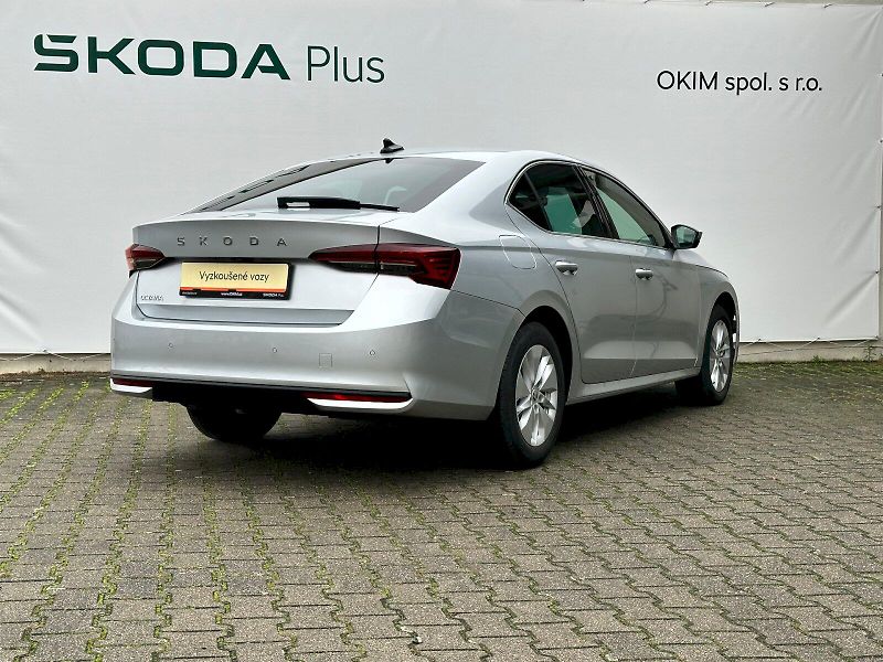 Škoda Octavia (2024) 1.5 TSI 110kW MHEV Top Selecti - fotka 2 z 24