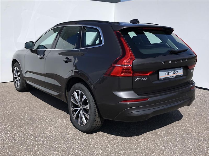Volvo XC60 2,0 AWD MOMENTUM PRO  B4 - fotka 9 z 27