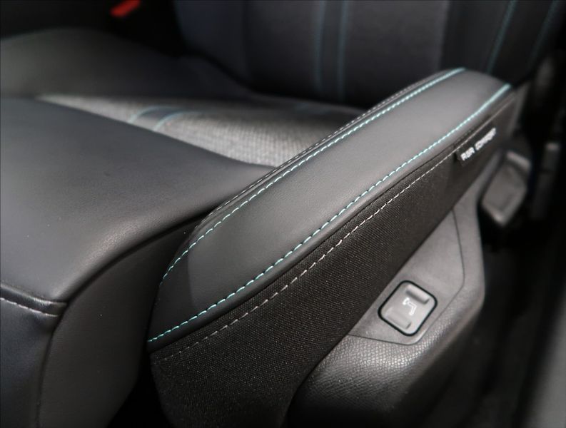 Peugeot 308 1,2 PT AT ALLURE NAVI KAMERA - fotka 36 z 42
