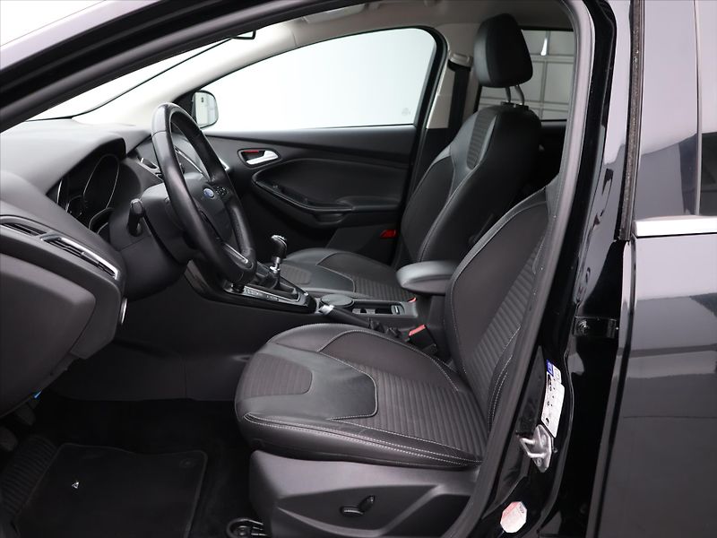 Ford Focus 1.5 TDCI 88kW Aut. Klima Navi - fotka 11 z 31