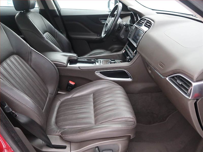 Jaguar F-Pace (2017) 20d AWD, 4X4, Automat, Kůže - fotka 9 z 19