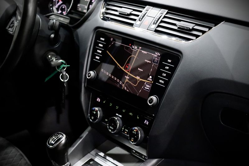Škoda Octavia 3 FL Combi 1.4 TSI 110 kW - fotka 14 z 31