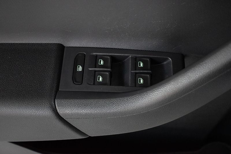 Škoda Rapid 1.2 TSI 63kW*2xKOLA*AUT.KLIMA* - fotka 16 z 31