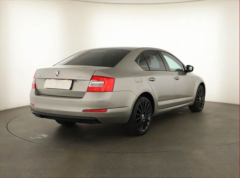 Škoda Octavia (2016) Ambition Plus 1.0 TSI - fotka 5 z 14