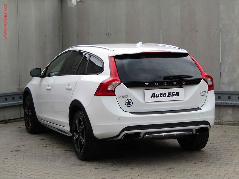 Volvo V60 (2017) 2.0 T5 4x4, ČR, Cross - fotka 6 z 18