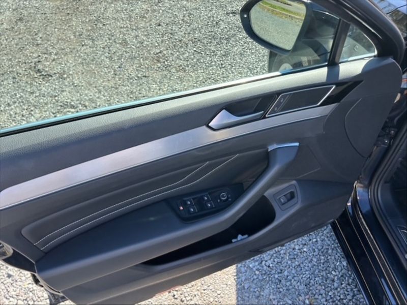 Volkswagen Passat 2,0 TDI Elegance DSG - fotka 11 z 11