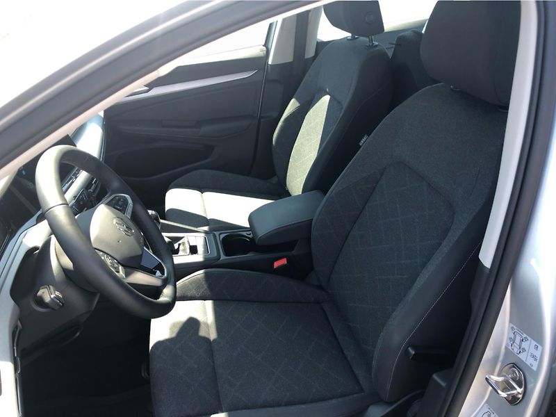Volkswagen Golf 1.5 TSi LIFE - fotka 11 z 27