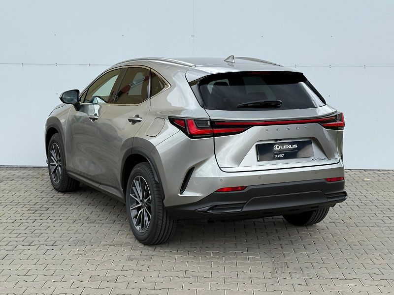 Lexus NX 350h 2,5 HSD e-CVT Executive 4×4 E- - fotka 7 z 29