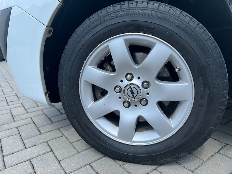 Opel Vivaro (2007) 2.5CDTi 107kW 9míst! Tažné! - fotka 20 z 20