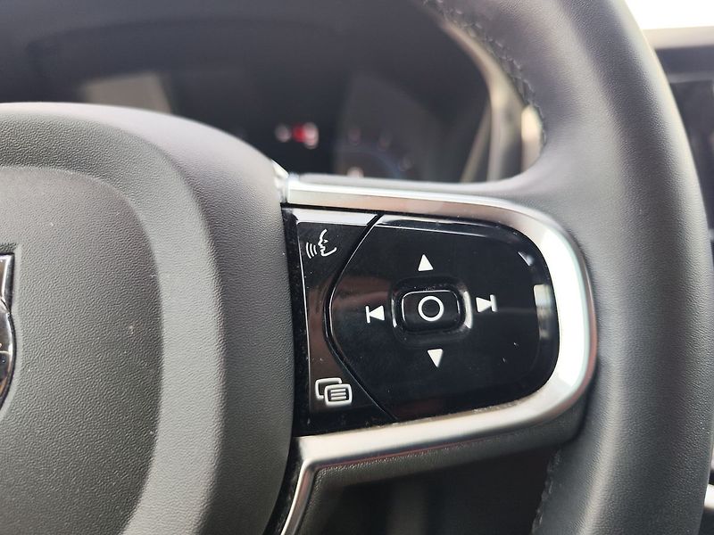 Volvo V60 B4/145kW AWD Auto Plus My24 - fotka 29 z 36
