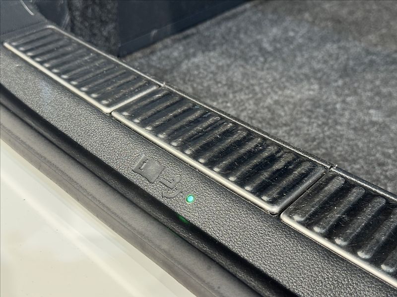 Škoda Superb 2,0 TDi  DSG 4x4 Scout Virtual - fotka 15 z 50