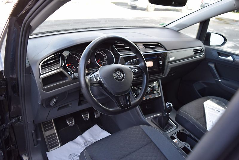 Volkswagen Touran (2018) 1.5TSI 110kw ED. JOIN LED NAVI - fotka 22 z 44