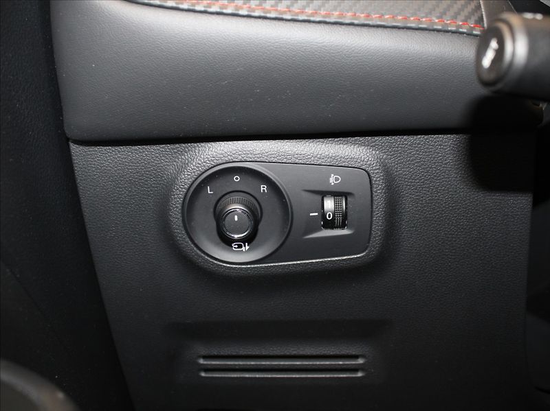 MG ZS 1,0 Turbo 82kW Eleg.PANO 52tkm - fotka 20 z 27