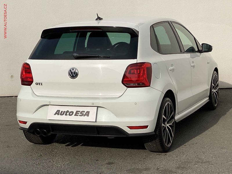 Volkswagen Polo (2015) 1.8 TSi, GTi, DSG, LED, navi - fotka 4 z 18
