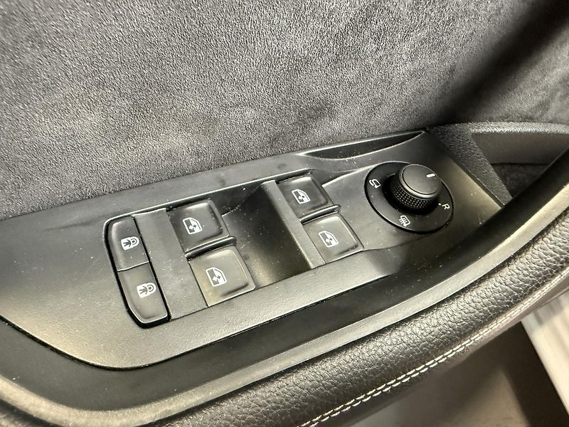 Škoda Superb 2.0 TDI 110kW SportLine Combi - fotka 11 z 14