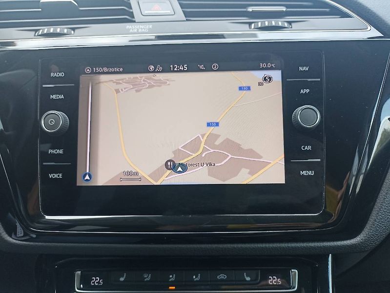 Volkswagen Touran (2022) 1.5TSI Highline Webasto Matrix - fotka 24 z 35