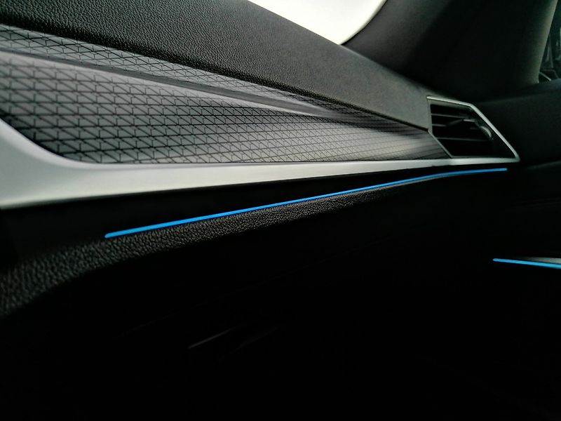 BMW Řada 3 (2023) 320e M-Sport PHEV - fotka 28 z 47