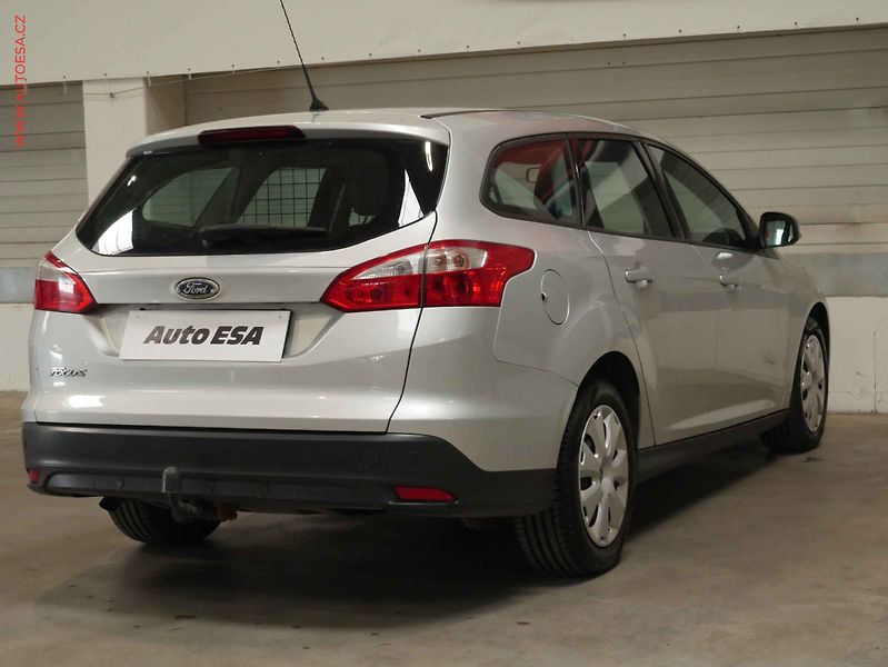 Ford Focus (2013) 1.6 TDi, AC, temp, tažné - fotka 6 z 20