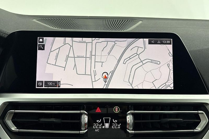 BMW Řada 3 320d xDrive - fotka 19 z 27
