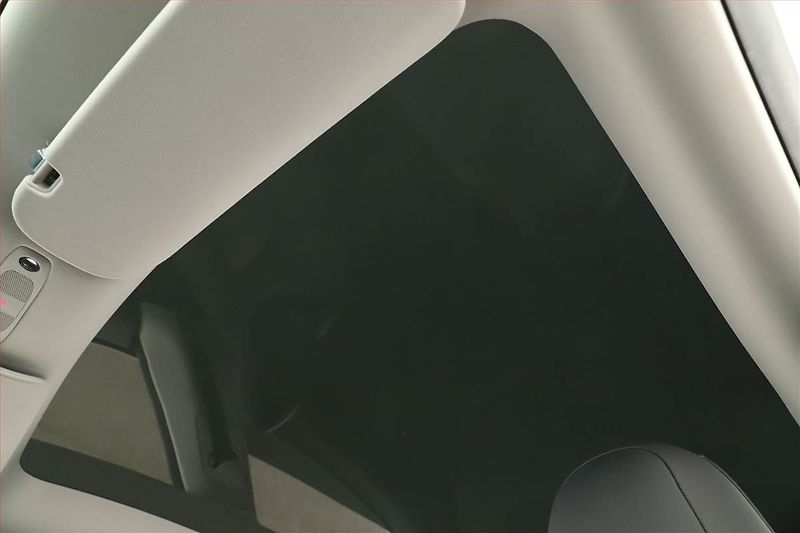 Tesla Model Y (2021) Long Range AWD 75kWh, SoH 91% - fotka 13 z 28