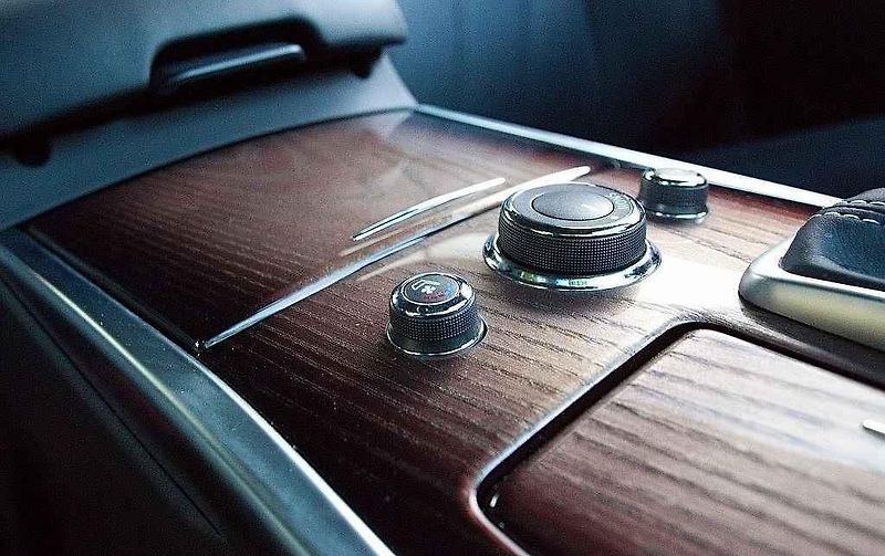 Infiniti Q70.