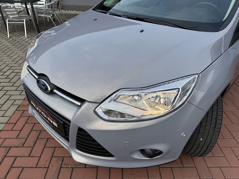Ford Focus (2011) 1.6Ti-VCT Klima Parkování - fotka 34 z 48