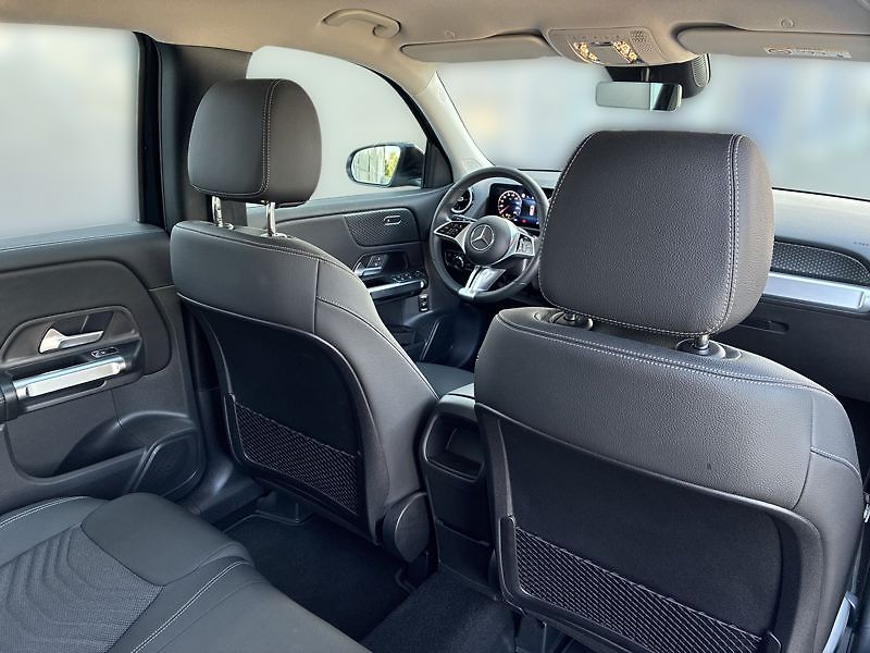 Mercedes-Benz GLB 200 d 4MATIC - fotka 15 z 18