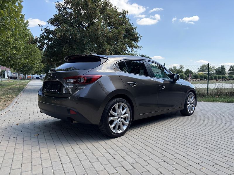 Mazda 3 2.0 Sports-Line - fotka 12 z 31