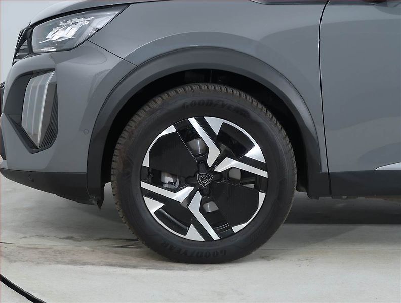 Peugeot 2008 (2024) Allure 1.2 PureTech - fotka 15 z 22