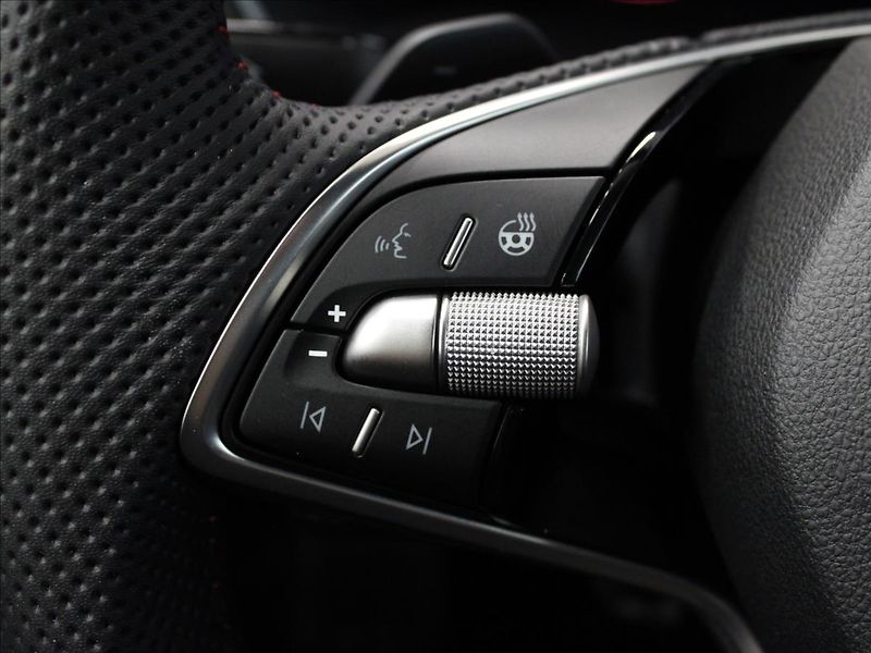Škoda Octavia 2,0 TSI 195KW RS DCC, 1. maj. - fotka 18 z 39