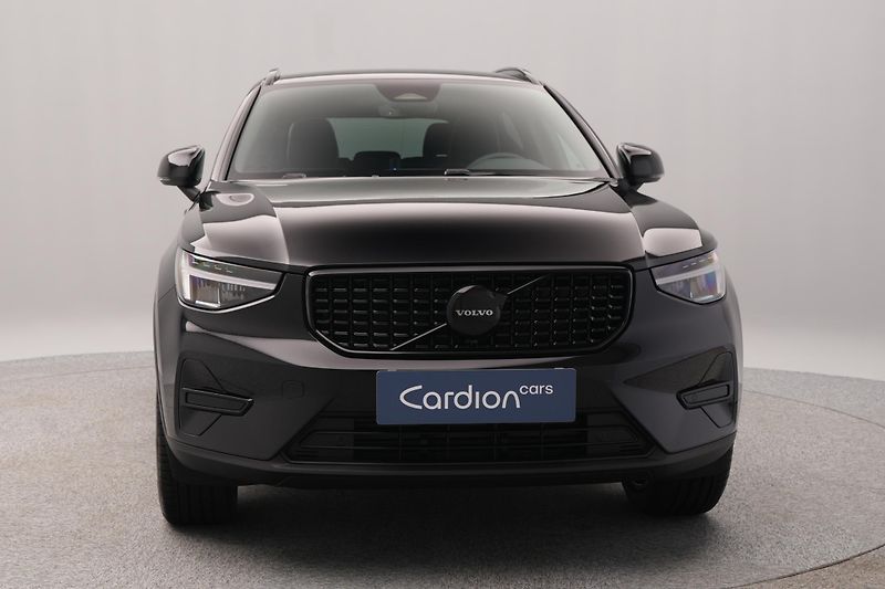 Volvo XC40 (2026) B3 BLACK EDITON  PLUS - fotka 15 z 23