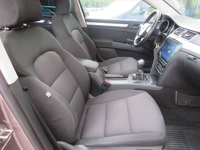 Škoda Superb (2010) 2.0 TDI, 4X4, Navi, Xenony - fotka 9 z 15