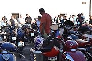 Strakonice si připomněly 105 let od zahájení výroby značky ČZ Sjeli se sem majitelé a obdivovatelé legendárních motocyklů. Na dobu, kdy pro čezetu pracoval, zavzpomínal i náš jediný kosmonaut ve vesmíru Vladimír Remek. A ochotně pózoval na společných sním
