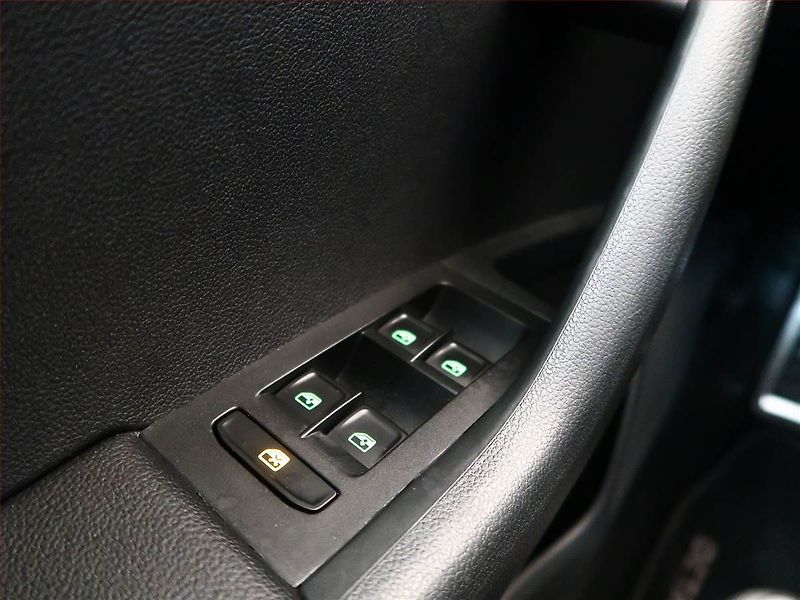 Škoda Octavia (2017) 2.0 TDI, 4X4, Automat, Kůže - fotka 19 z 20
