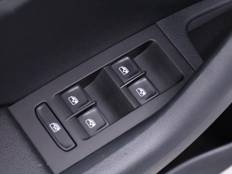 Škoda Octavia 2,0 TDI 4x4 DSG CZ Style Sport - fotka 14 z 34
