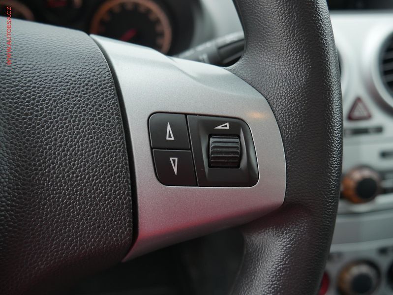 Opel Corsa (2014) 1.0i, 1.maj,ČR, Klima - fotka 16 z 17