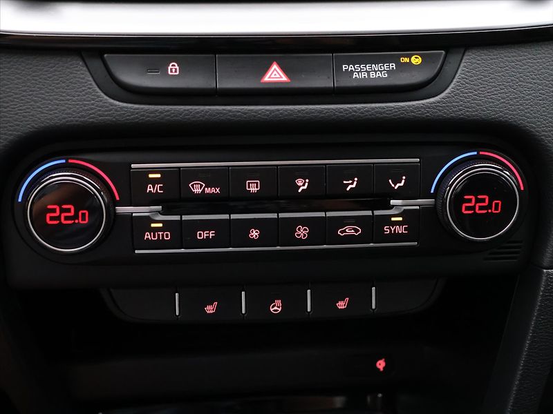 Kia XCeed 1,5 T-GDI 117kW Exclusive DPH - fotka 26 z 34