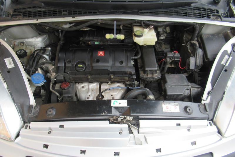 Citroën Xsara Picasso 1.6i 16V AUT.KLIMA TAŽNÉ - fotka 16 z 17