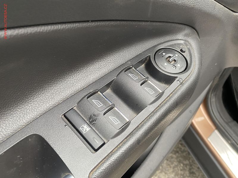 Ford Kuga (2013) 2.0 TDCi 4x4, Titanium, AT - fotka 13 z 19